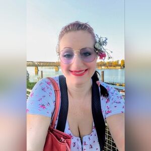 Meet your Posher, Jules